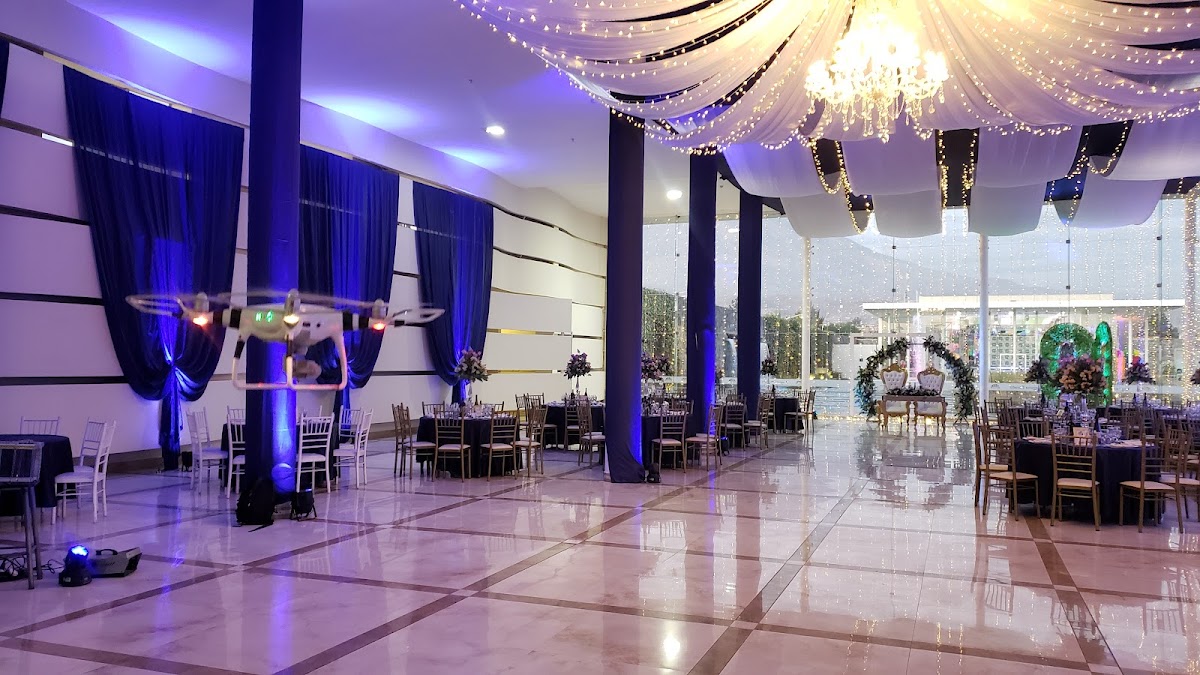 Laguna Dorada (Salon Eventos)
